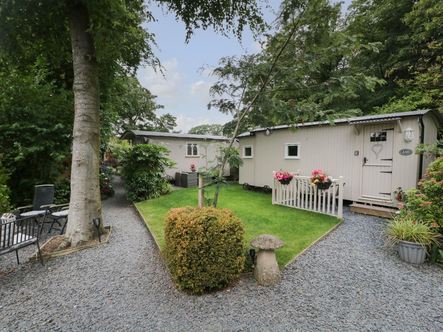 Woodmans Huts Hotel Haverthwaite Exterior photo